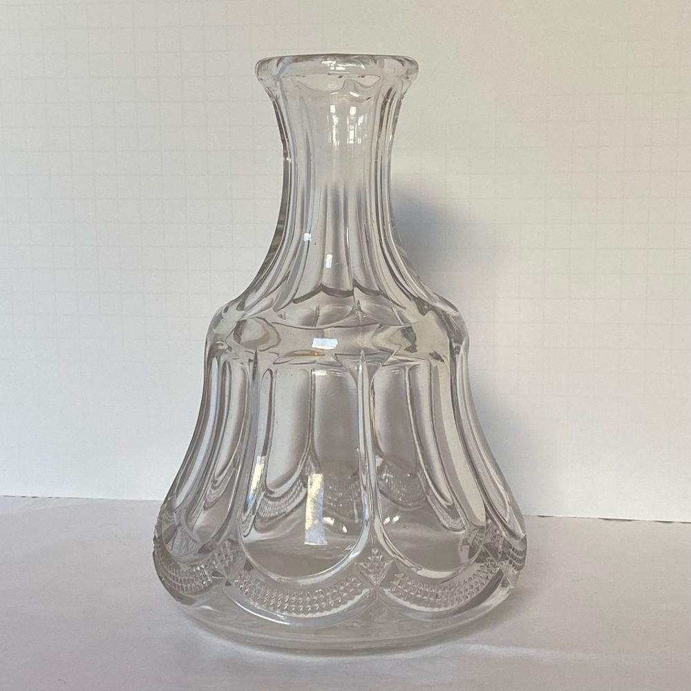 🇨🇦 Pressed Glass Water Carafe - Woodrow Pattern